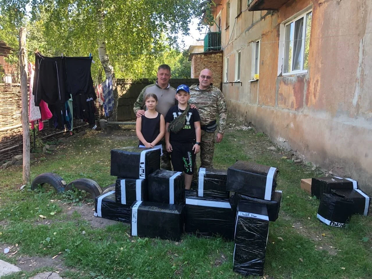 Гуманитарная помощь и снаряжение